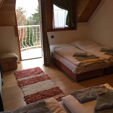 Kaptalan Vendeghaz 3* Balatonalmádi