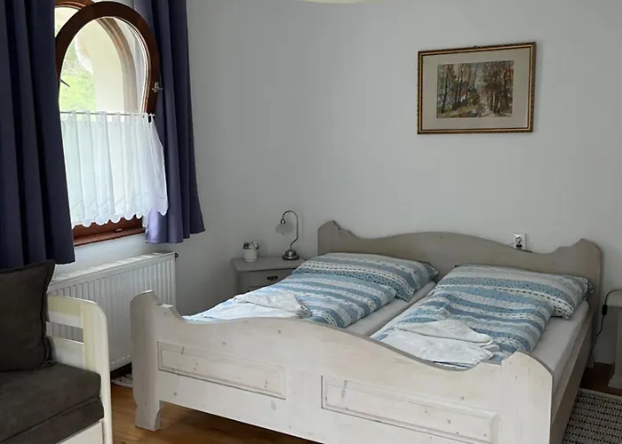 Kaptalan Vendeghaz Bed & Breakfast 3*